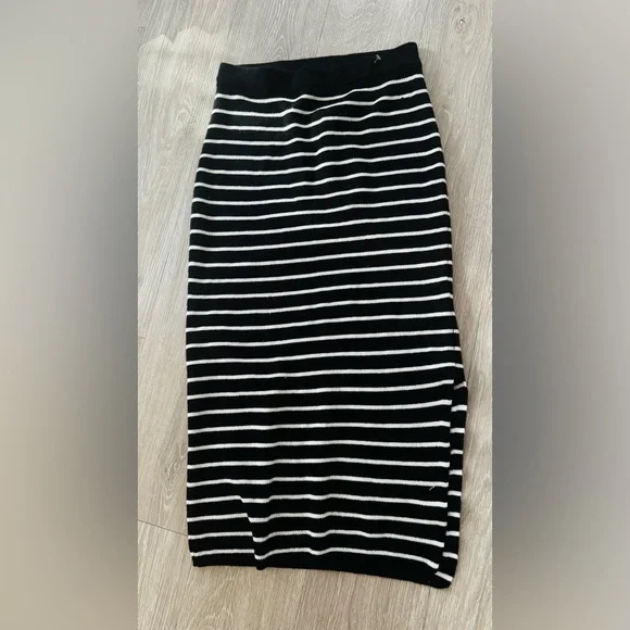 Freshman Black and White Striped Pencil Skirt - Picture 6 of 7